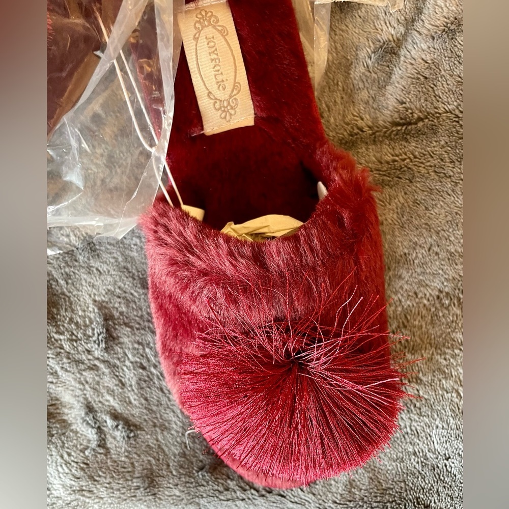 NEW with tags, Joyfolie girl’s sandals size 4, burgundy color